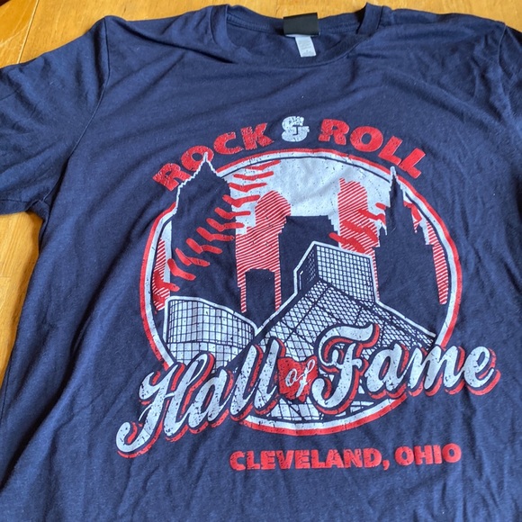 Rock & Roll Hall of Fame Cleveland Ohio t-shirt size L in good condition - Picture 1 of 6